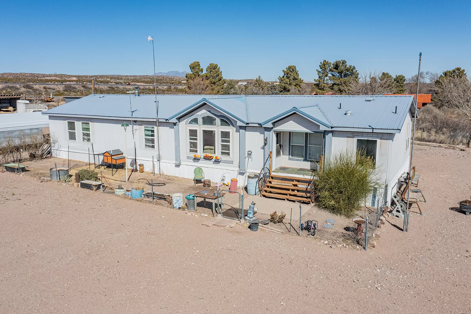 127 Polvadera Rd., Polvadera, NM 87828